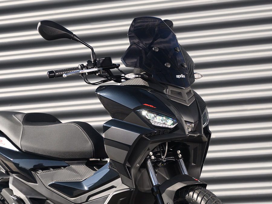 Aprilia_SR-GT_200_close-up_900x675_frontale
