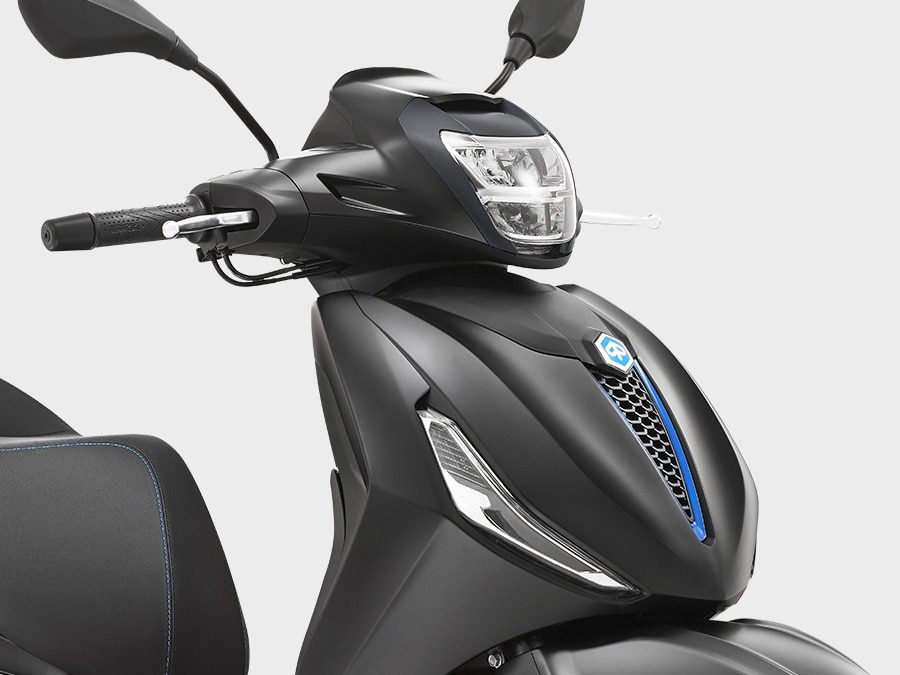Piaggio_Beverly-310-S_PDP_close-up_900x675_Frontale_1